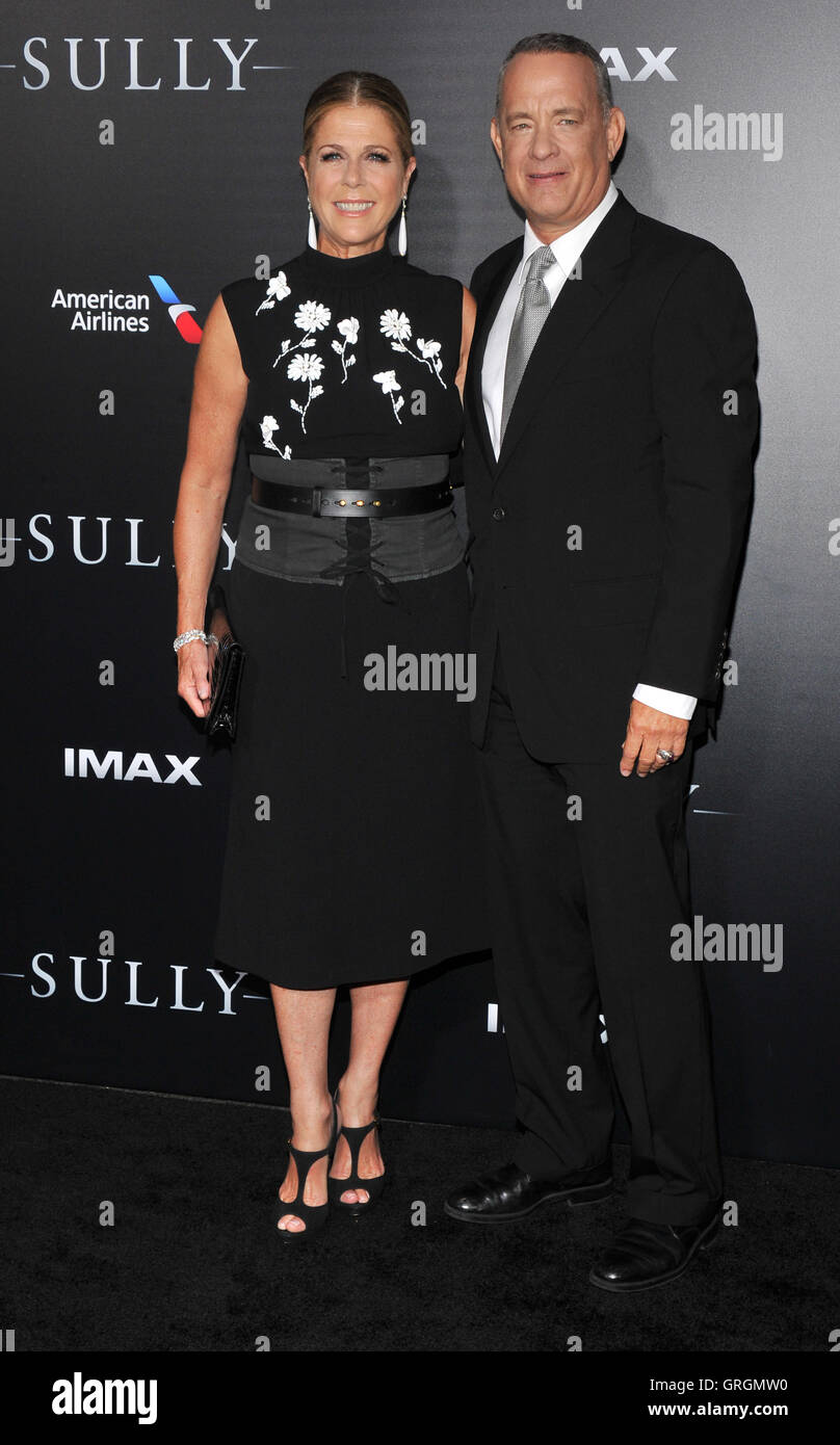 New York, NY-Settembre 6: Rita Wilson, Tom Hanks assiste il 'Sully' New York Premiere a Alice Tully Hall il 6 settembre 2016 a New York City. @John Palmer / Media punzone Foto Stock