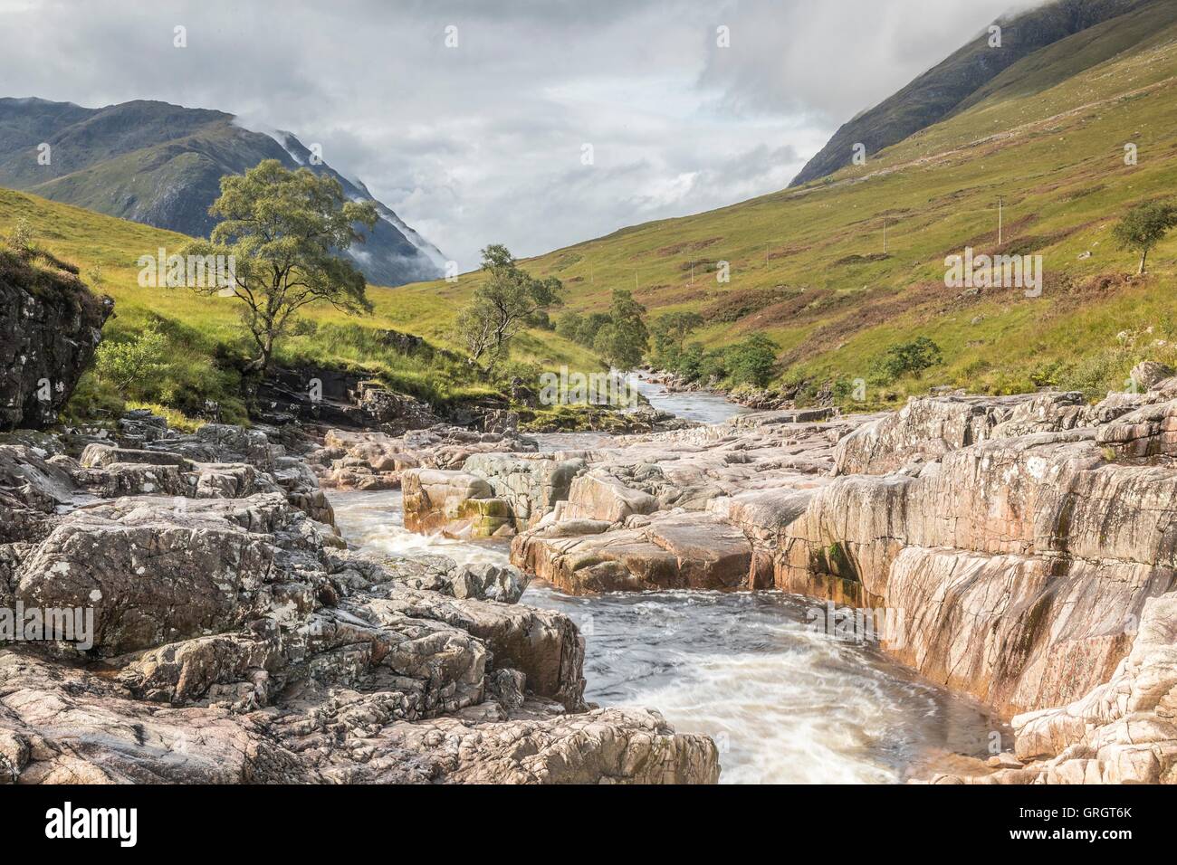 Edimburgo, Scozia, Regno Unito. Il 7 settembre, 2016. Glen Etive conduce da Glencoe a Loch Etive ed è stato reso famoso come una posizione nel film di James Bond Skyfall, Credito: Richard Dyson/Alamy Live News Foto Stock