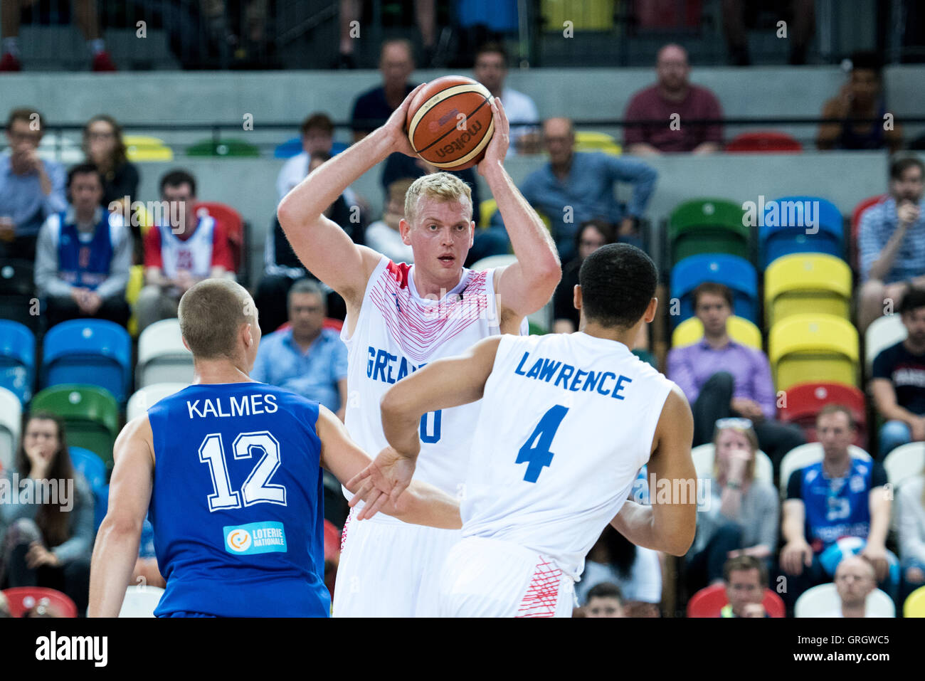 Londra, UK, 7 settembre 2016. GB uomini vs Lussemburgo. Dan Clark (10) alla ricerca di uno spazio come Andrew Lawrence (04) affronta Joe Kalmes (12). Credito: pmgimaging/Alamy Live News Foto Stock