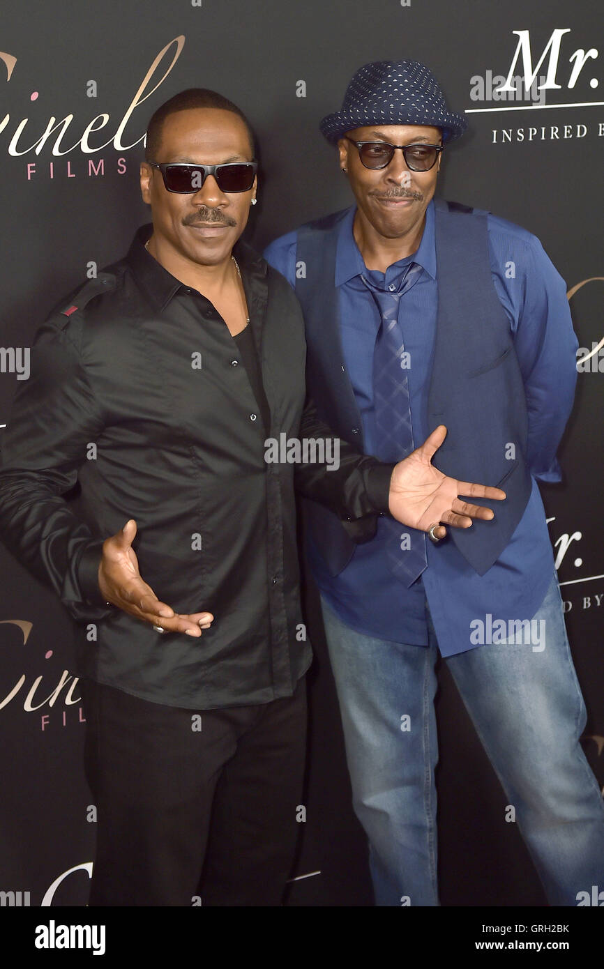 Los Angeles, California. 6 Sep, 2016. Eddie Murphy e Arsenio Hall frequentare il 'Mr. Chiesa' premiere a Arclight Hollywood il 6 settembre 2016 a Los Angeles, California. | Verwendung weltweit © dpa/Alamy Live News Foto Stock