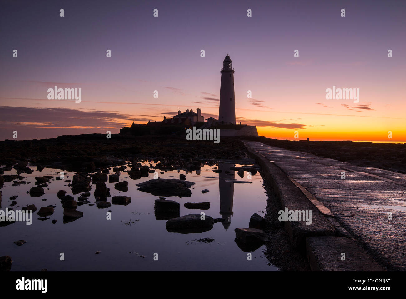 Sunrise a St Mary's Faro, vicino a Whitley Bay a Tyne and Wear England Regno Unito Foto Stock