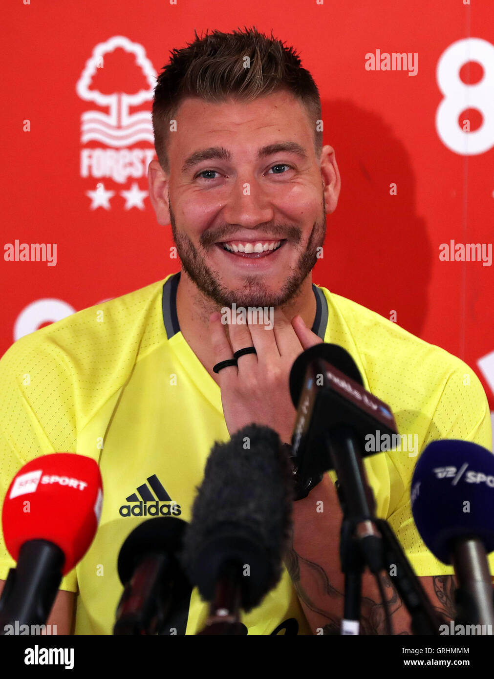 Il Nottingham Forest è di nuovo la firma di Nicklas Bendtner durante un photocall presso la città Massa, Nottingham. Stampa foto di associazione. Picture Data: Mercoledì 7 Settembre, 2016. Il Nottingham Forest hanno completato la firma dell ex arsenale scontrino Nicklas Bendtner su un contratto di due anni. Vedere PA storia SOCCER foresta. Foto di credito dovrebbe leggere: Simon Cooper/filo PA. Restrizioni: solo uso editoriale nessun uso non autorizzato di audio, video, dati, calendari, club/campionato loghi o 'live' servizi. Online in corrispondenza uso limitato a 75 immagini, nessun video emulazione. Nessun uso in scommesse, giochi o singoli club/campionato/play Foto Stock