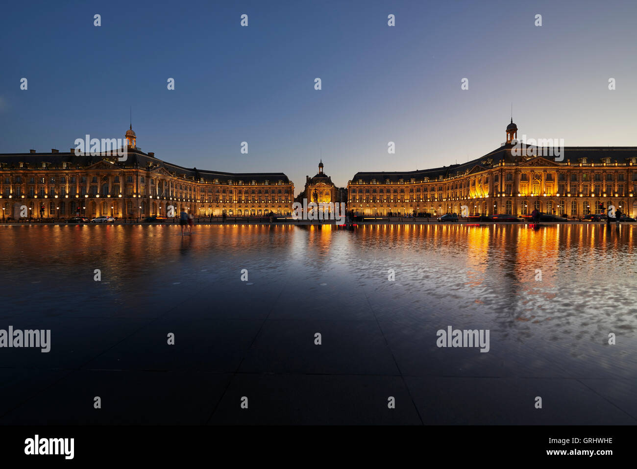 Place de la Bourse di notte, Bordeaux, Gironde, Aquitania, in Francia, in Europa Foto Stock