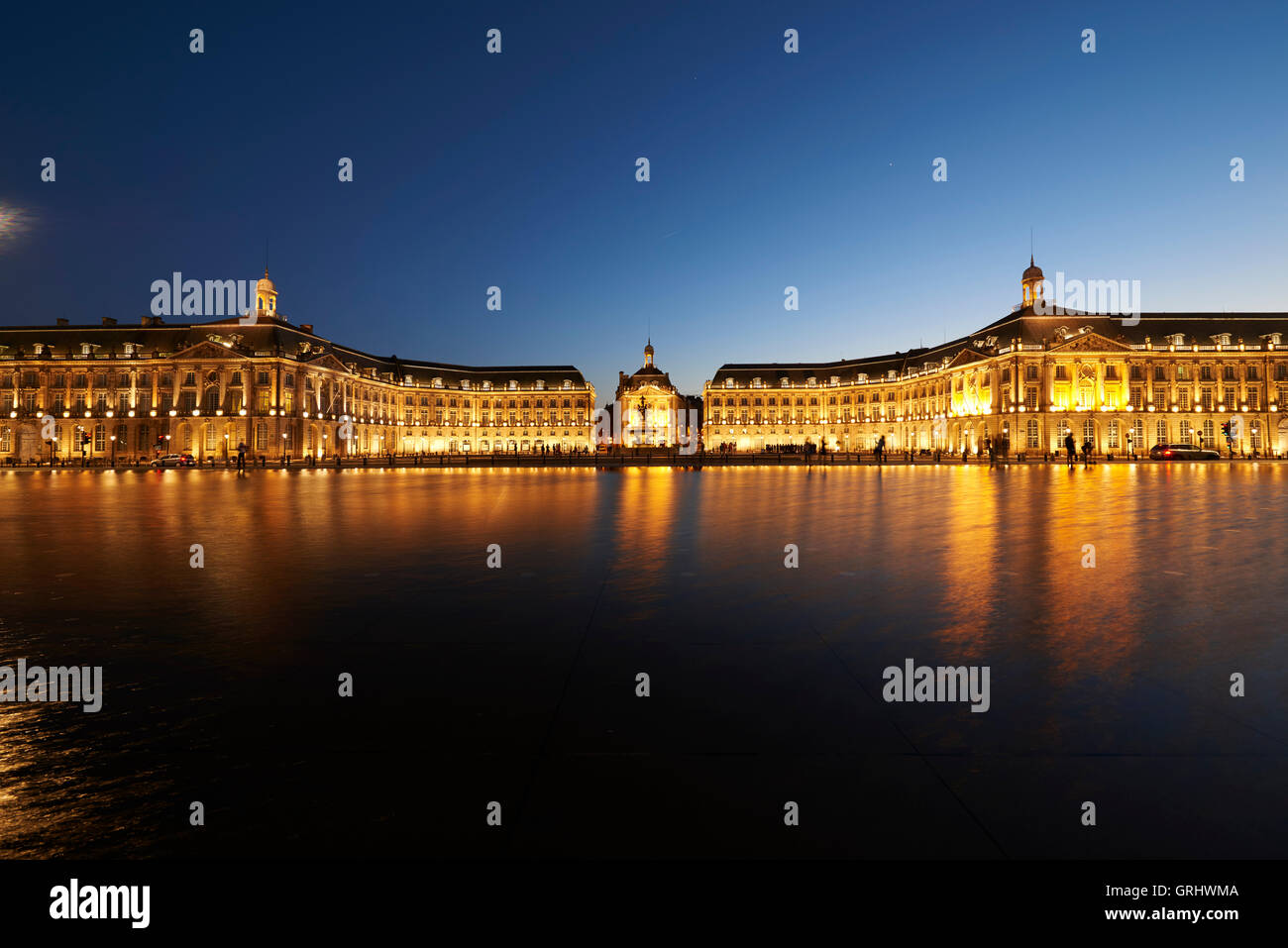 Place de la Bourse di notte, Bordeaux, Gironde, Aquitania, in Francia, in Europa Foto Stock