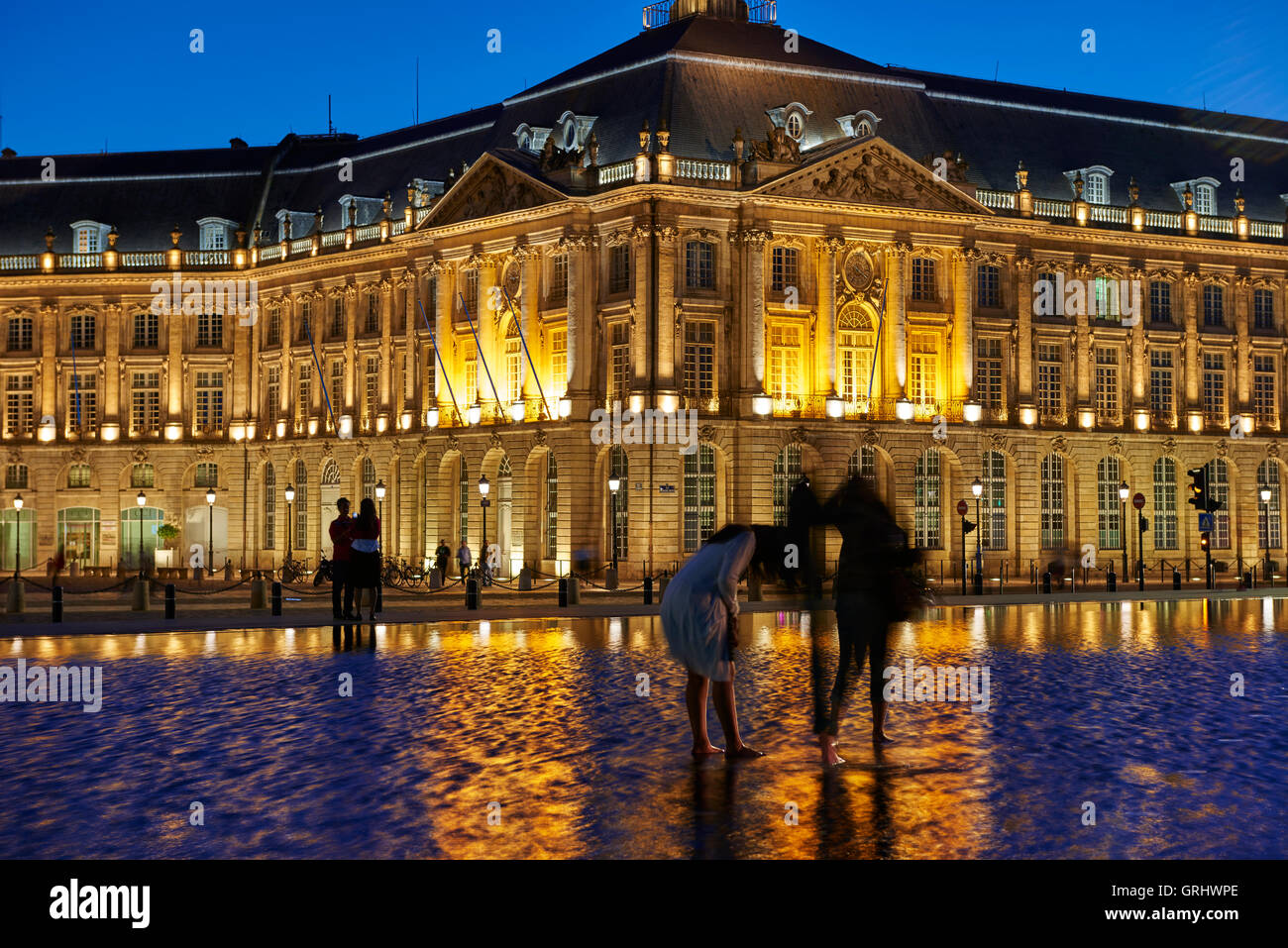 Place de la Bourse di notte, Bordeaux, Gironde, Aquitania, in Francia, in Europa Foto Stock