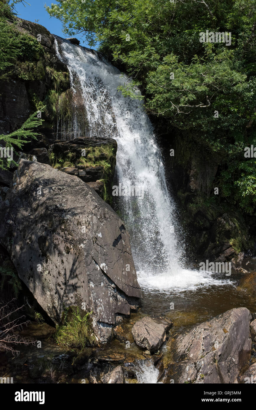 La pittoresca Cwmorthin scende accanto al patrimonio della linea ferroviaria a Tanygrisiau, Blaenau Ffestiniog, Gwynedd, Wales, Regno Unito Foto Stock