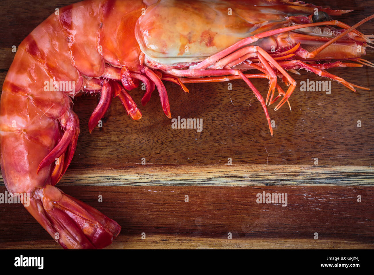 Freschi e deliziosi gamberi cotti per un gustoso pasto Foto Stock