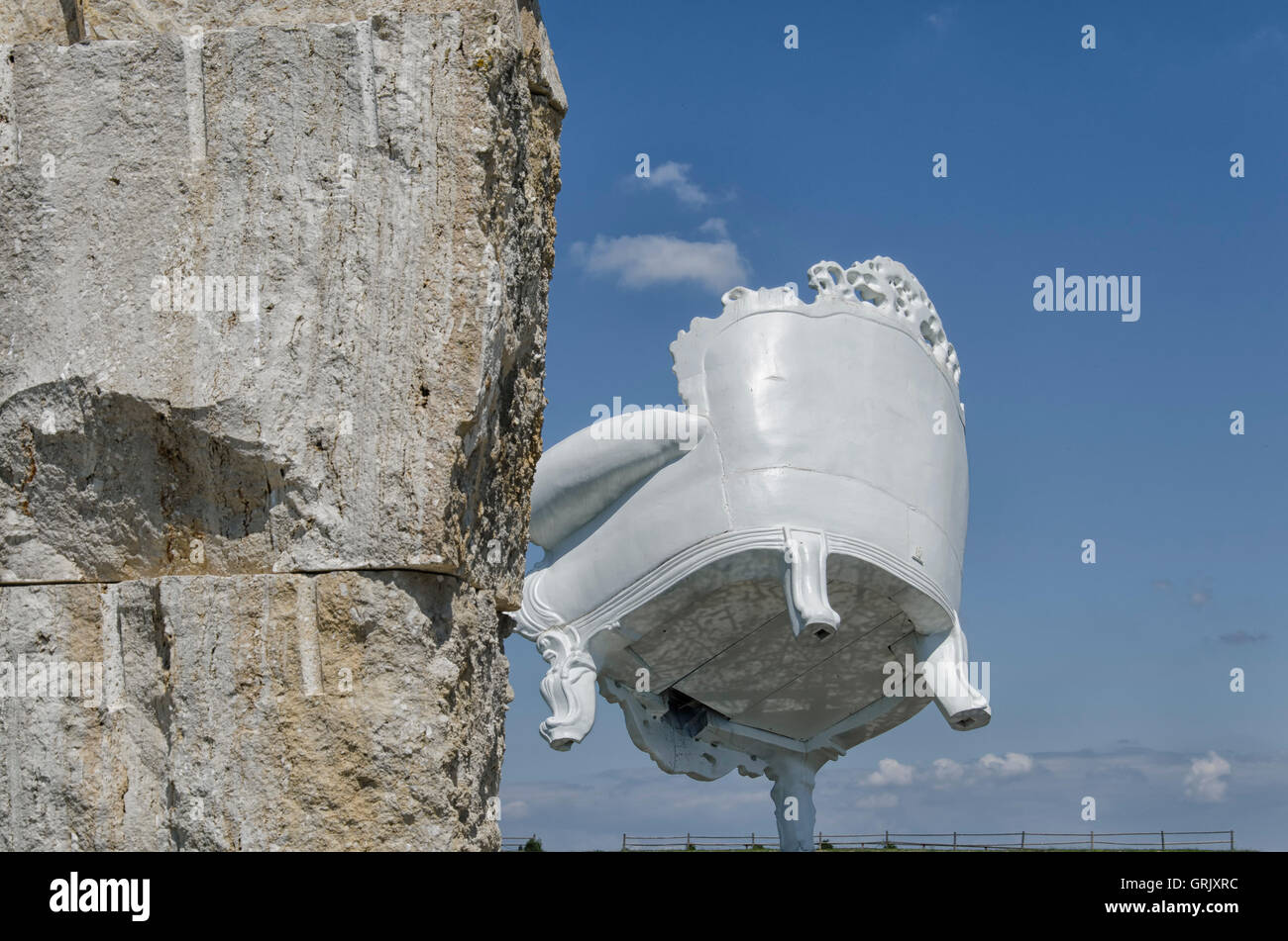 Divano gigantesco del Teatro del Silenzio scena Foto Stock