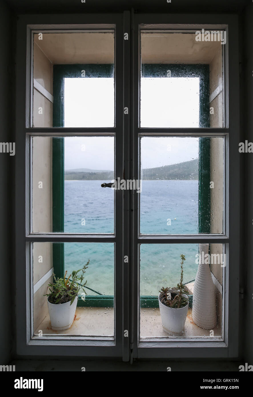 Splendide immagini di finestra con incredibile vista sul mare Foto Stock
