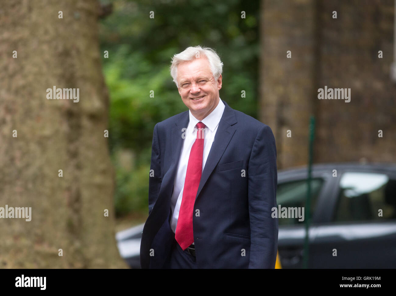 David Davis,il Segretario di Stato per la chiusura dell'Unione europea,arriva per una riunione del gabinetto di Downing Street Foto Stock