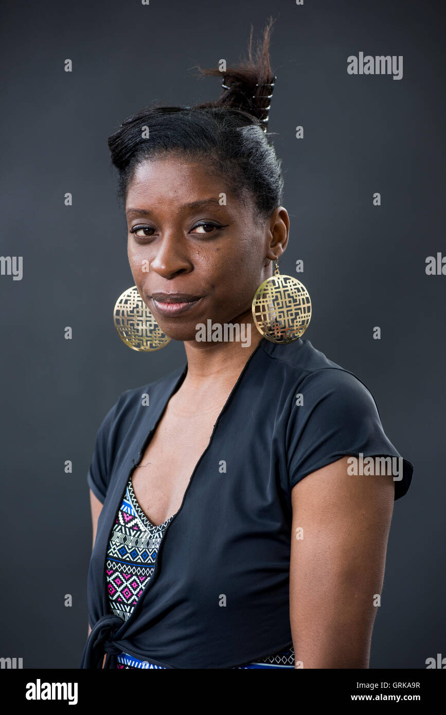 Scrittore British-Nigerian, curatore e arti Project Manager Irenosen Okojie. Foto Stock