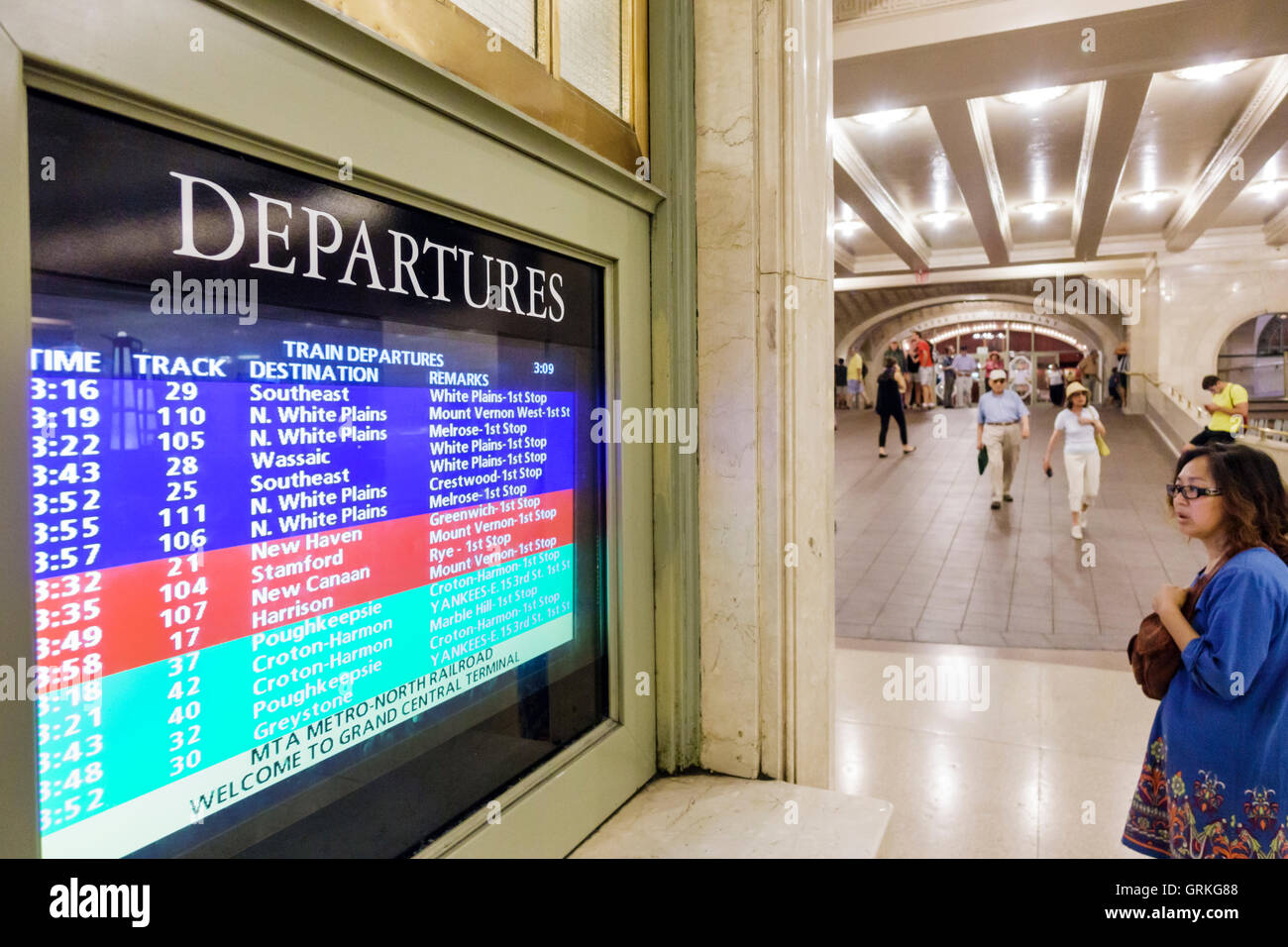 New York City,NY NYC Manhattan,Midtown,Grand Central Terminal,Stazione,MTA Metro-North Railroad,Suburban penduter rail,partenze,digital board,train s Foto Stock