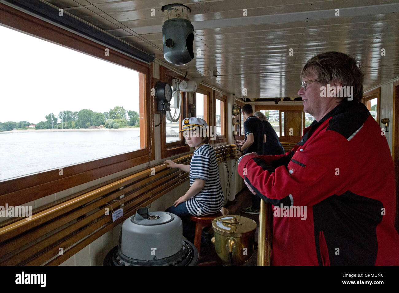 Bridge, vapore icebreaker 'Stettin' sul suo modo da Amburgo a Kiel, Schleswig-Holstein, Germania Foto Stock