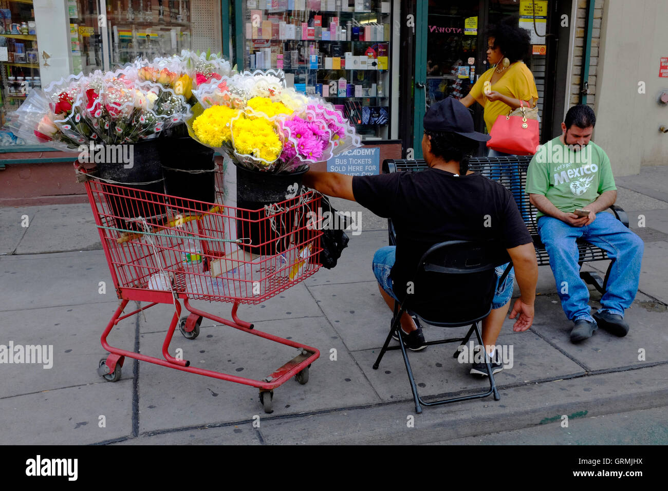 Venditore di fiori sulla strada di Jersey City nel New Jersey.USA Foto Stock