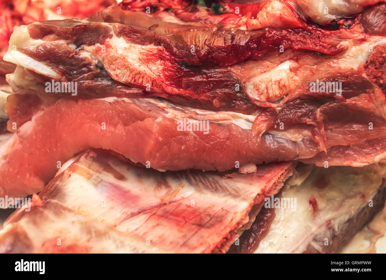 Pezzo di fresco la carne cruda. Messa a fuoco selettiva Foto Stock