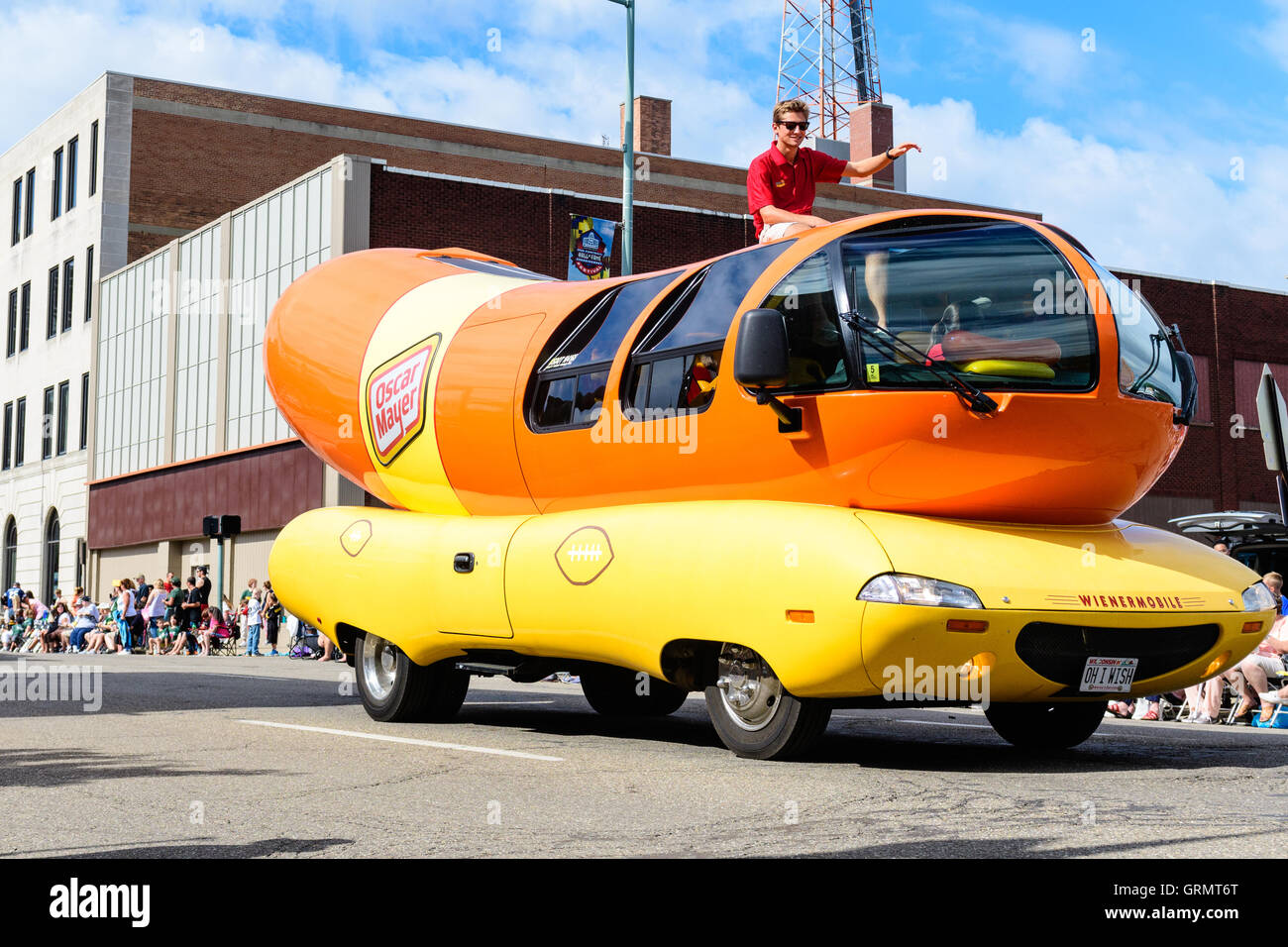 Il cantone, OH - 6 Agosto 2016: Oscar Mayer wienermobile in una sfilata Foto Stock