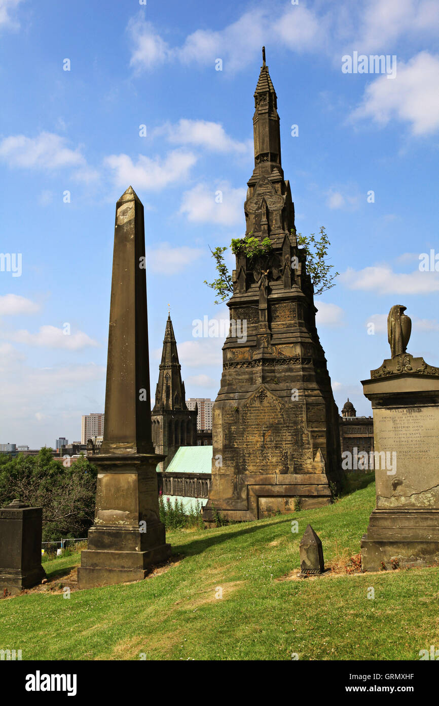 Tombe nel cimitero di Glasgow, Scozia. Foto Stock