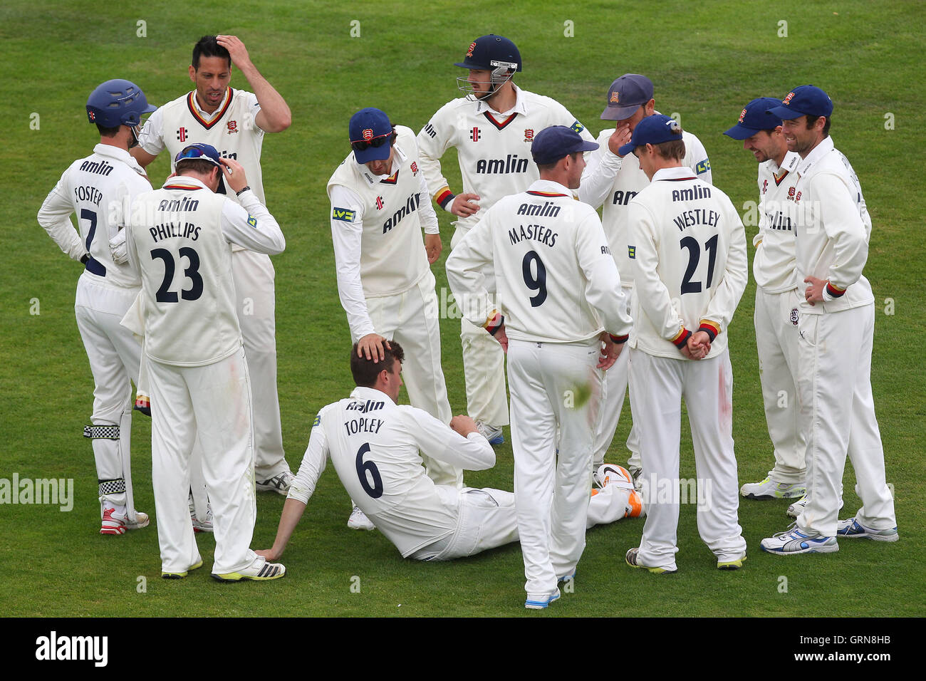 Gioia per esse dopo la loro rivendicazione del paletto di Kyle Hogg - Lancashire CCC vs Essex CCC - LV County Championship Division due Cricket a Emirates Old Trafford, Manchester - 08/05/13 Foto Stock