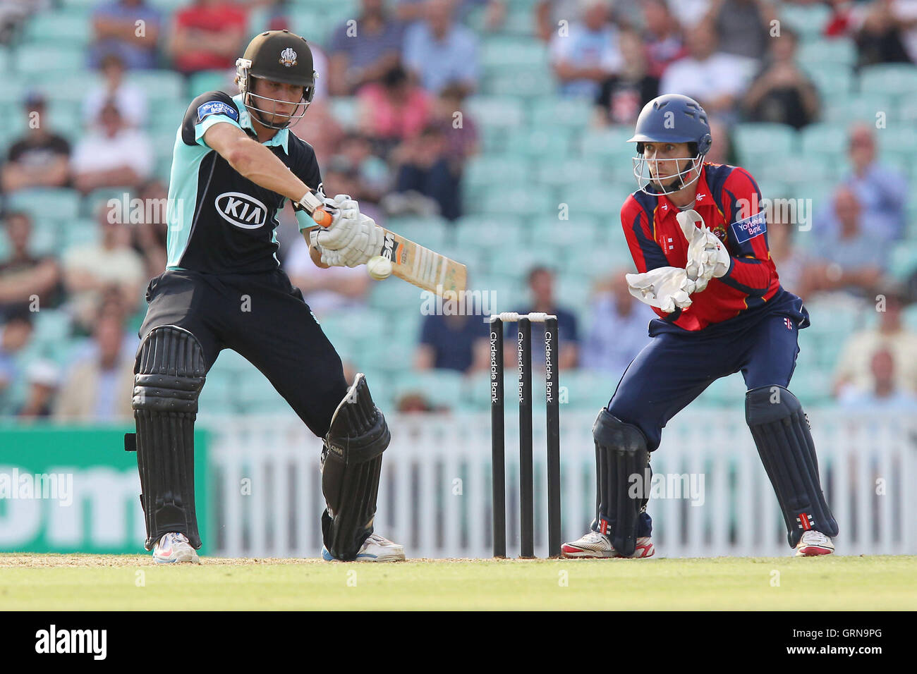 Zafar Ansari in azione di ovatta per Surrey - Surrey Lions vs Essex Eagles - Banca dello Yorkshire YB40 Cricket alla Kia ovale, Kennington, Londra - 02/08/13 Foto Stock