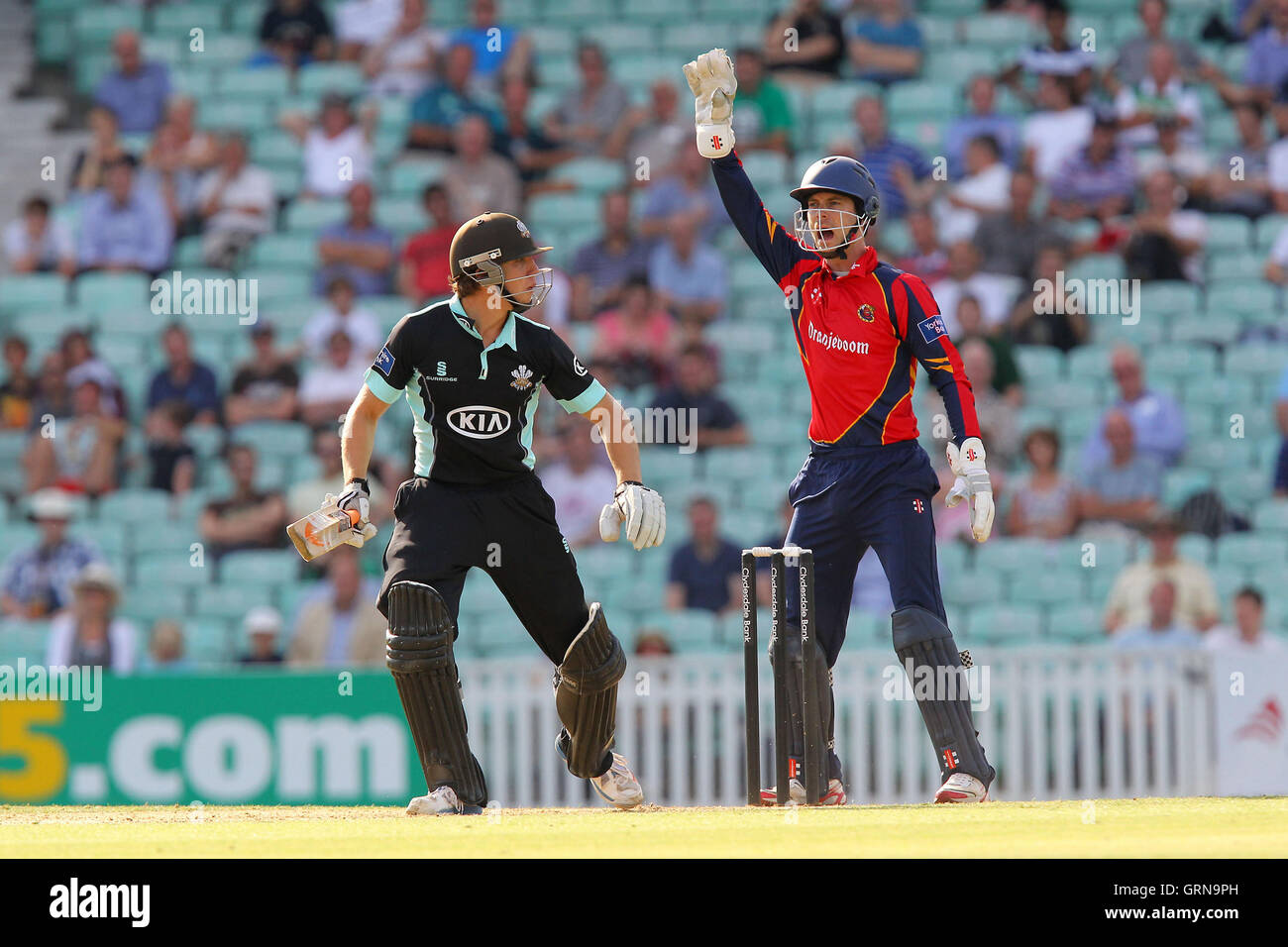 James Foster di Essex appelli per il paletto di Zafar Ansari - Surrey Lions vs Essex Eagles - Banca dello Yorkshire YB40 Cricket alla Kia ovale, Kennington, Londra - 02/08/13 Foto Stock