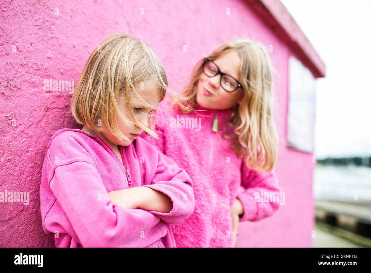 Due ragazze avente un file tiff Foto Stock