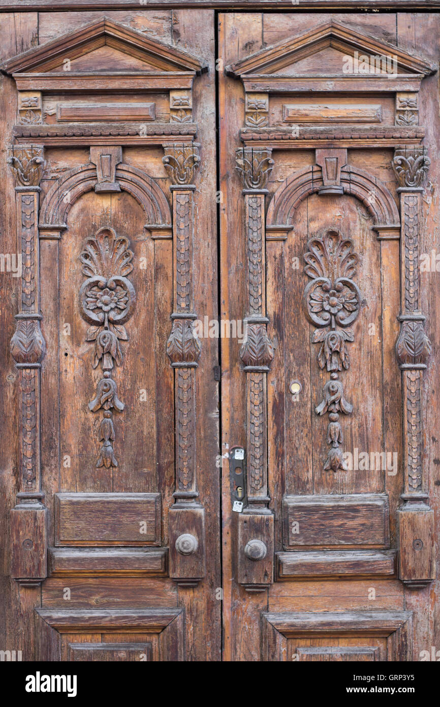 Antica porta di ingresso un aspetto trasandato chic sfondo texture Foto  stock - Alamy