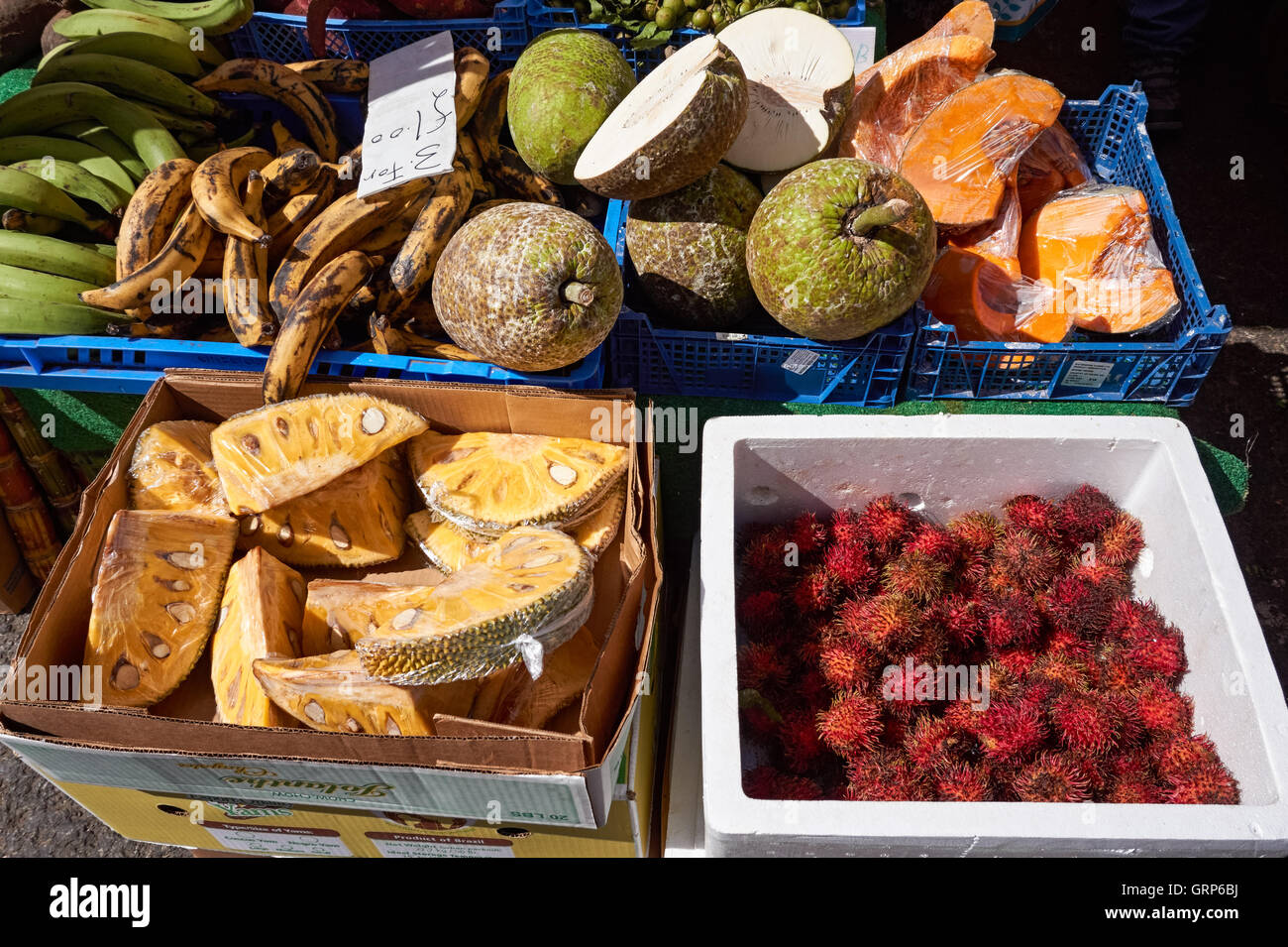 Frutti Esotici a Surrey Street Market a Croydon, Londra England Regno Unito Regno Unito Foto Stock