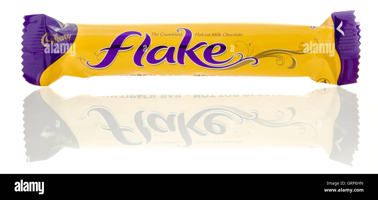 Winneconne, WI - 23 Luglio 2016: Cadbury Flake candy bar isolato su un background. Foto Stock Winneconne, WI - 23 Luglio 2016: Cadbury Flake candy bar isolato su un background. Foto Stock