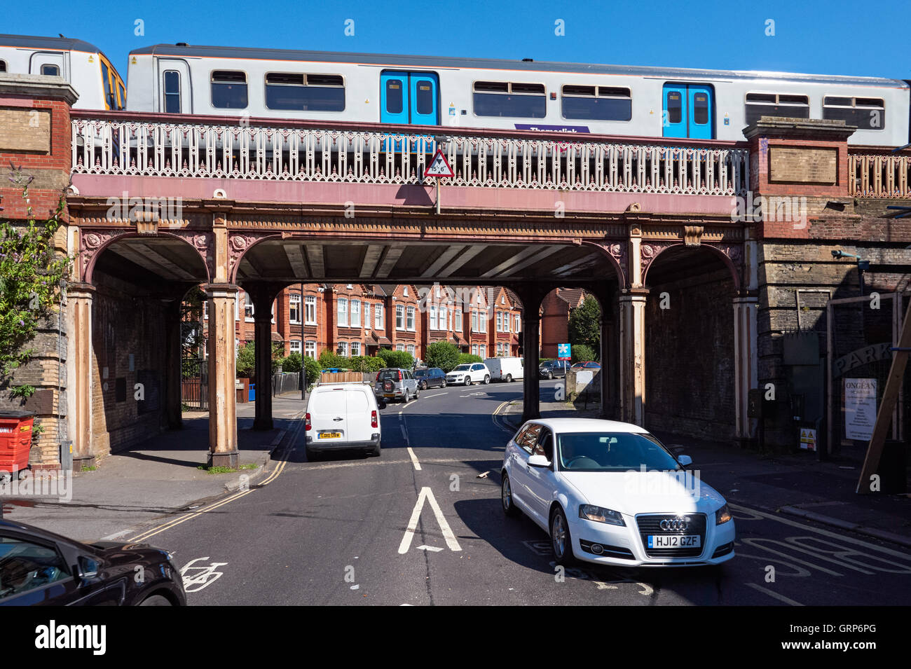 Il ponte ferroviario a Herne Hill, Londra England Regno Unito Regno Unito Foto Stock