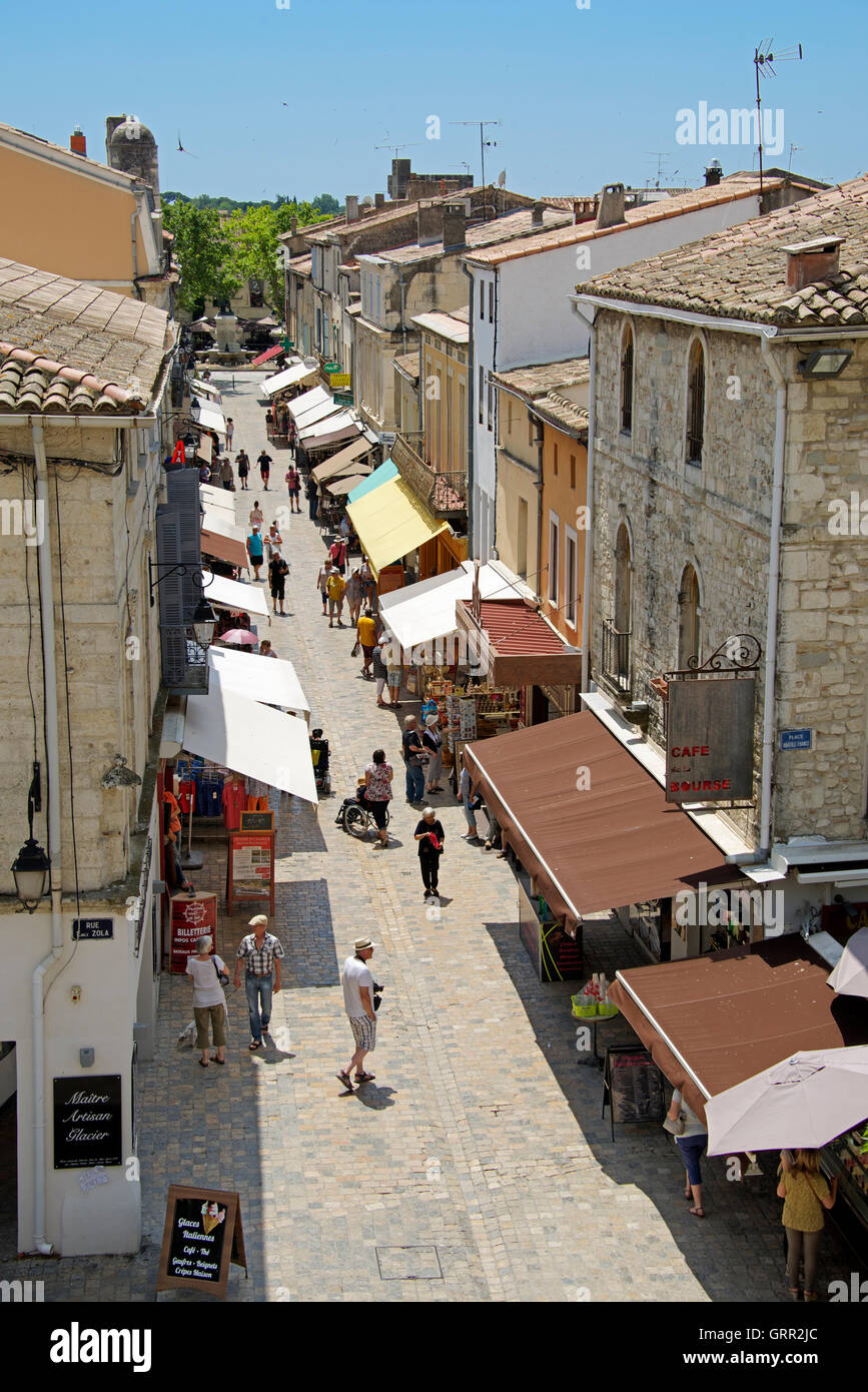 Grande Rue Jean Jaures Aigues-Mortes Languedoc-Roussillon Francia Foto Stock