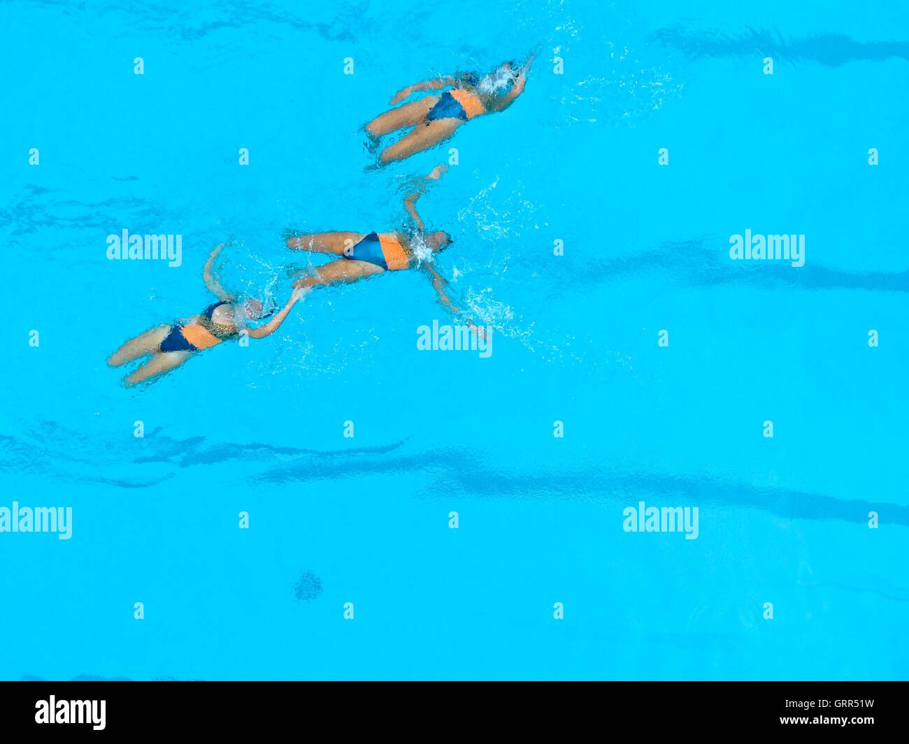 Vista aerea di nuotatori sincronizzati. Foto Stock