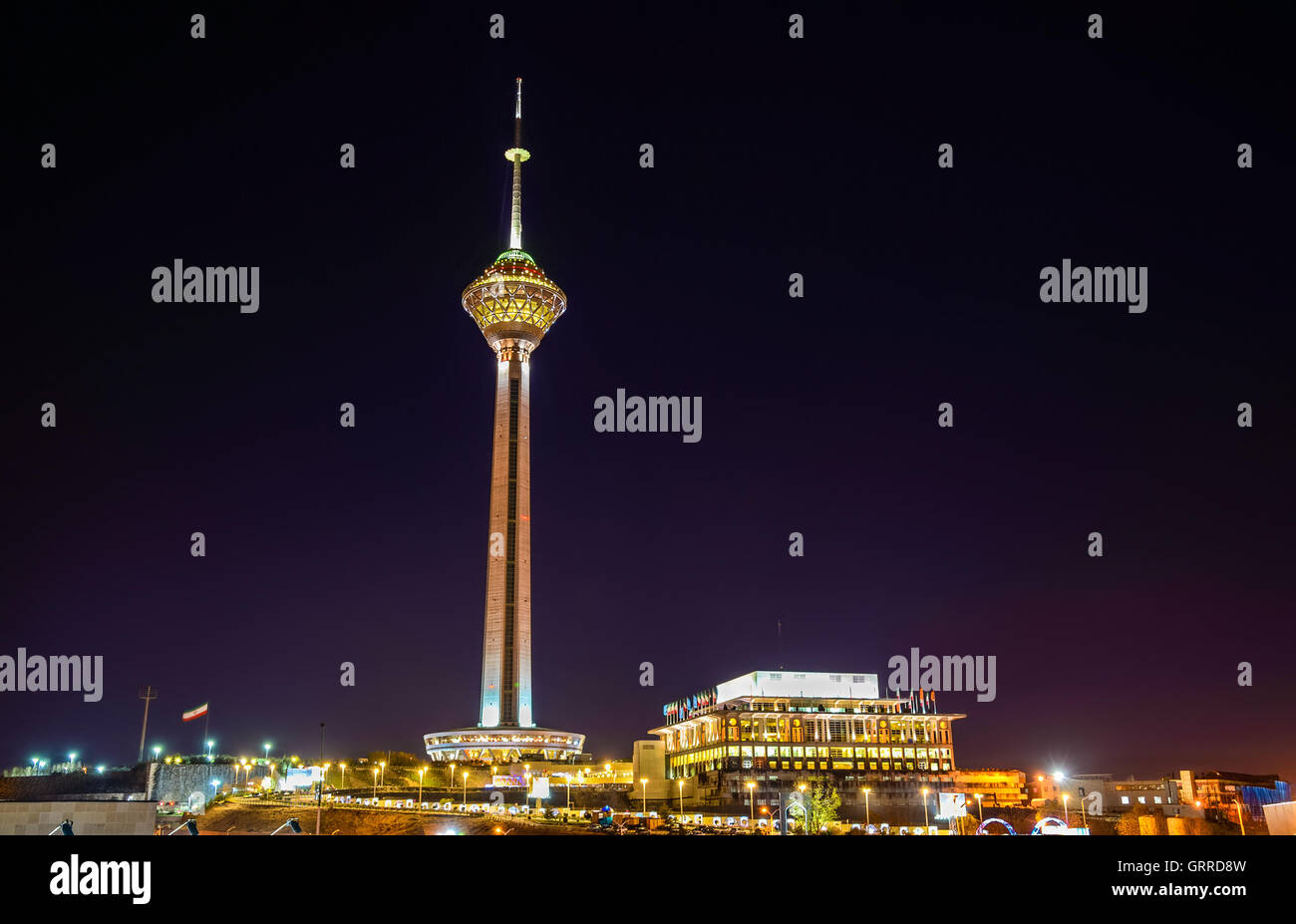 Vista notturna di Milad Tower a Teheran Foto Stock