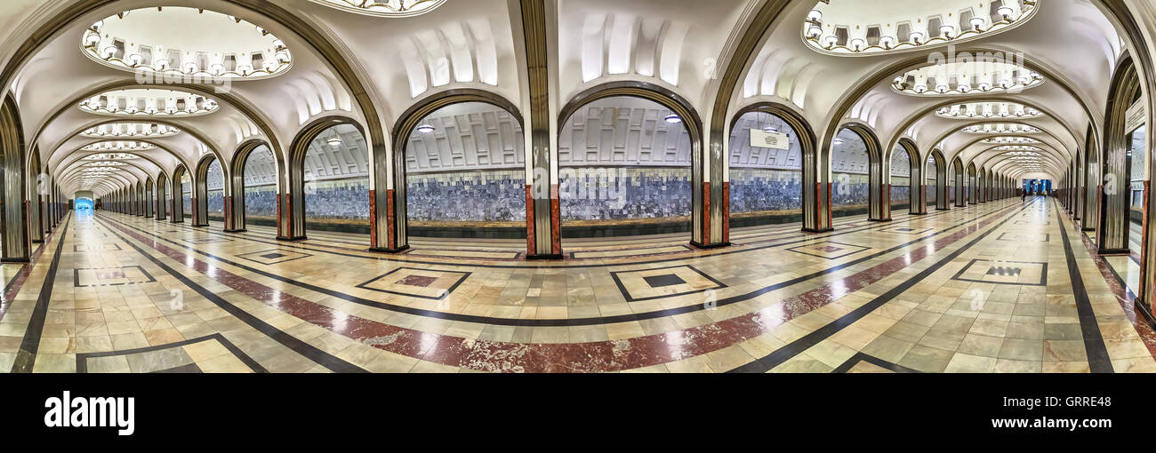Vista panoramica di Mayakovskaya stazione della metropolitana - una delle più belle stazioni in Mosca Foto Stock