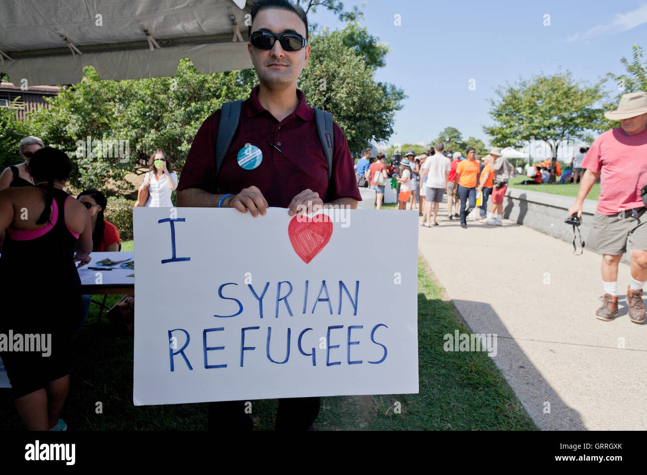 Rifugiato siriano sostenitore Holding firmano - Washington DC, Stati Uniti d'America Foto Stock