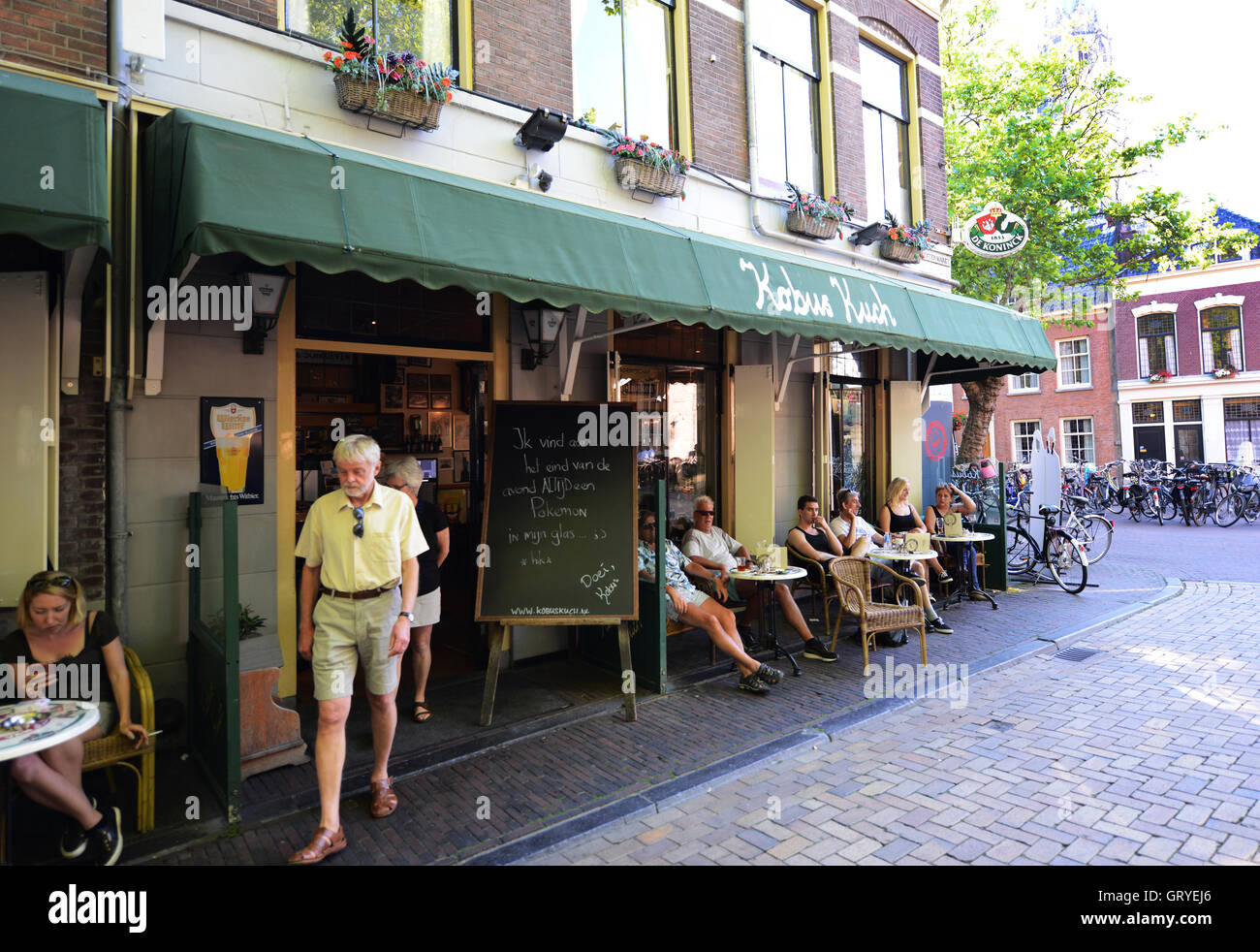 Un popolare bar / café di Delft. Foto Stock