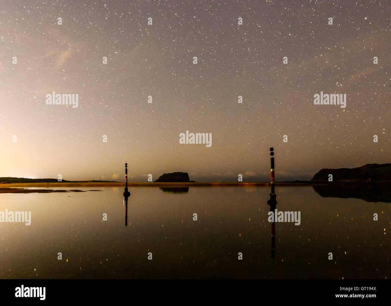 La notte il cielo sopra la pila Isola, Minnamurra, Nuovo Galles del Sud, NSW, Australia Foto Stock