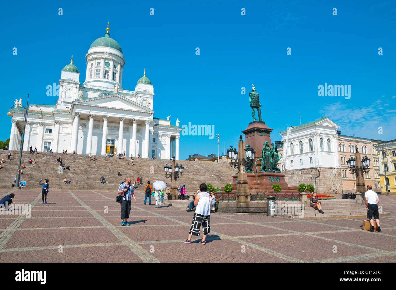 Senaatintori con statua di Alessandro II e la Cattedrale di Helsinki Helsinki, Finlandia Foto Stock