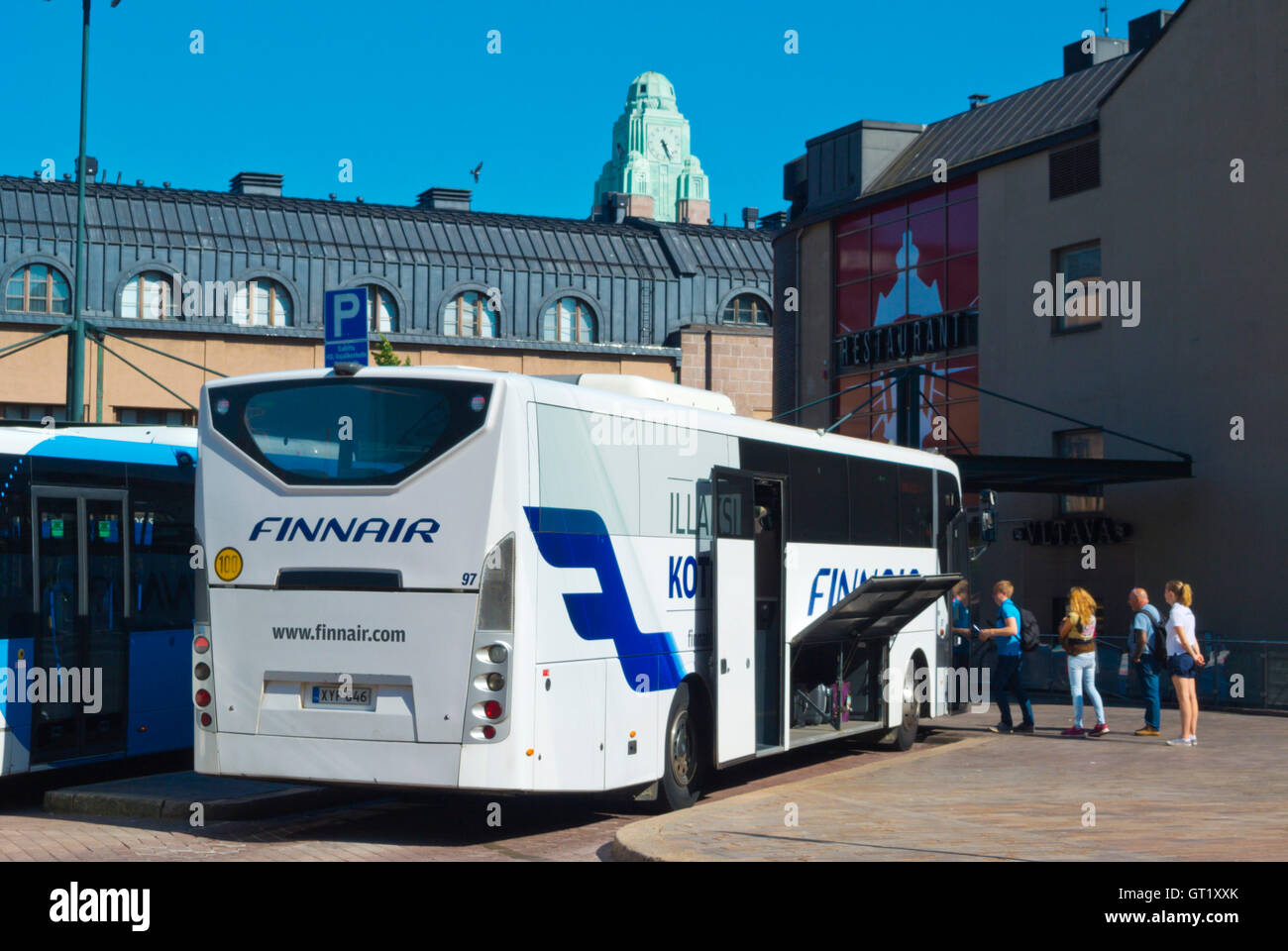 Finnair airport bus, Elielinaukio, la stazione ferroviaria centrale, Helsinki, Finlandia Foto Stock