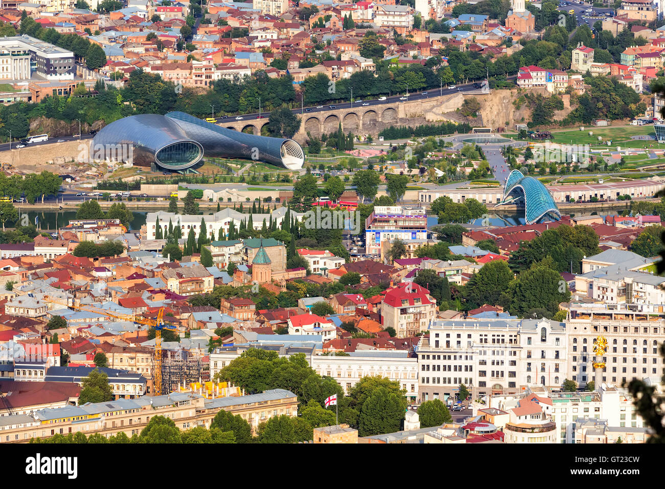 Vista aerea del centro di Tbilisi, capitale della Georgia Foto Stock
