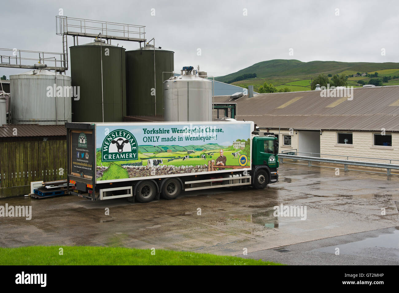 Camion consegna in fabbrica hgv immagini e fotografie stock ad alta  risoluzione - Alamy