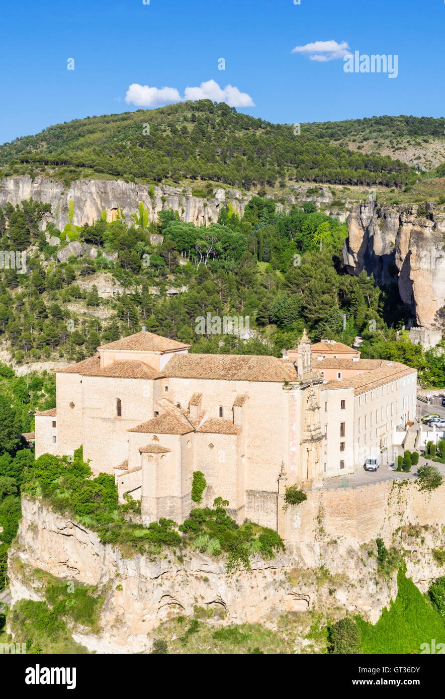 Convento de San Pablo, ora il Parador de Cuenca aggettante internamente al Huécar Gorge, Cuenca, Castilla La Mancha, in Spagna Foto Stock