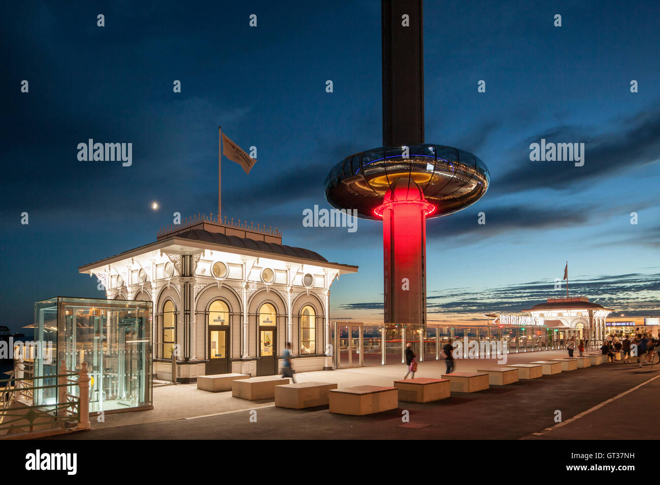 Una sera ho360 piattaforma di visualizzazione in Brighton, East Sussex, Inghilterra. Foto Stock