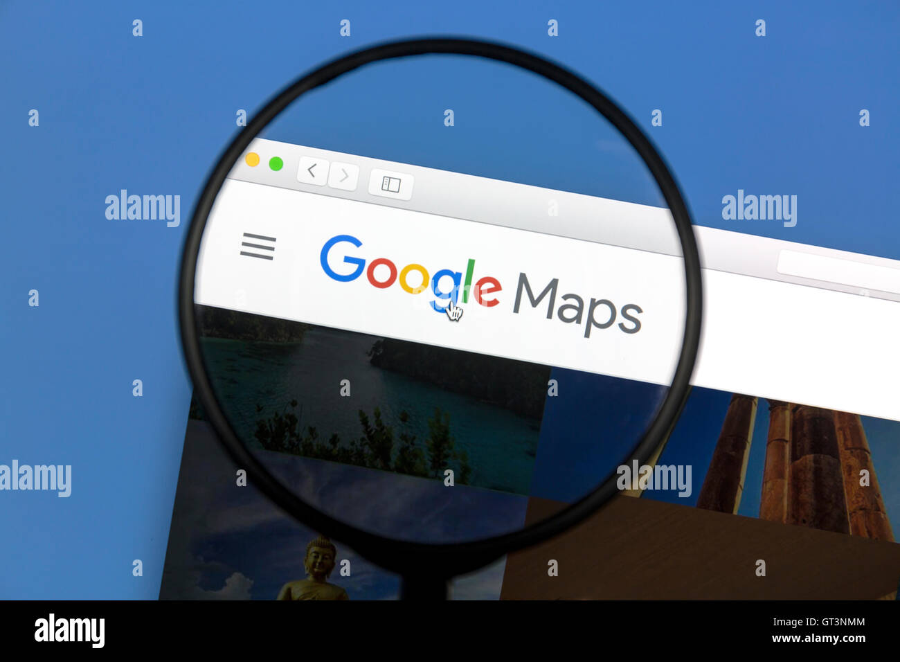 Sito web Google Maps al di sotto di una lente di ingrandimento Foto Stock