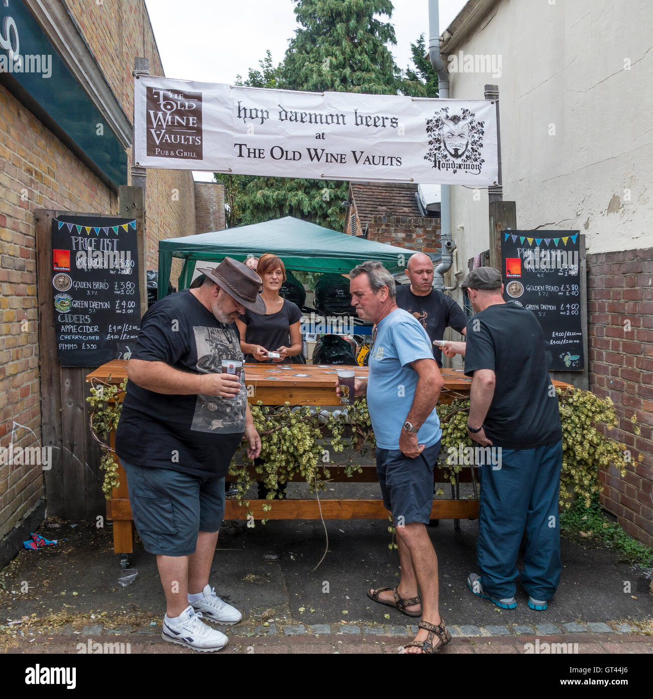 Ale Beer Bar vendite Faversham Festival di luppolo Kent England Foto Stock