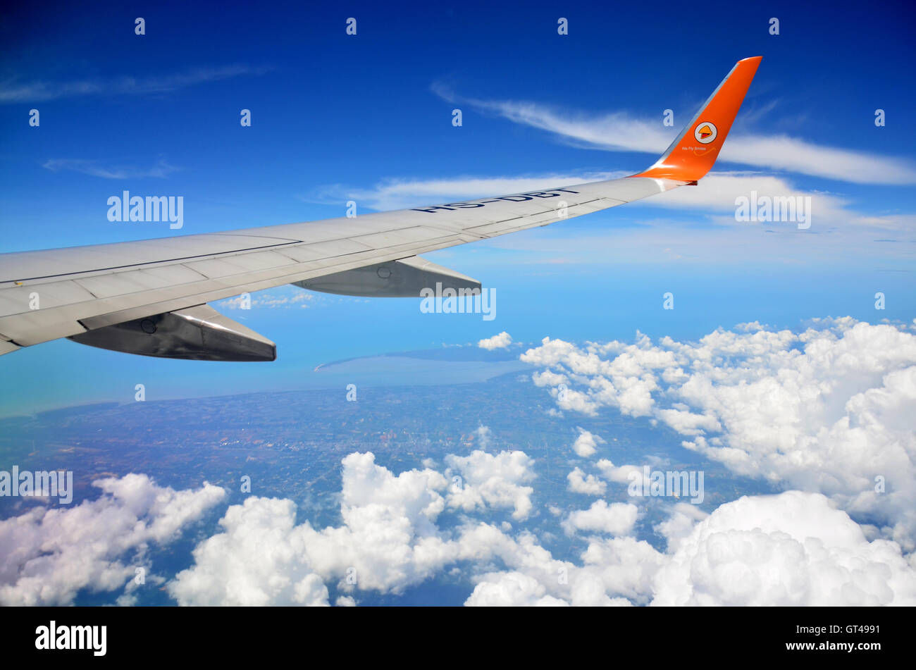 Vista aerea dal piano andare a Don Mueang International Airport sulla luglio 15, 2016 in Trang, Thailandia Foto Stock