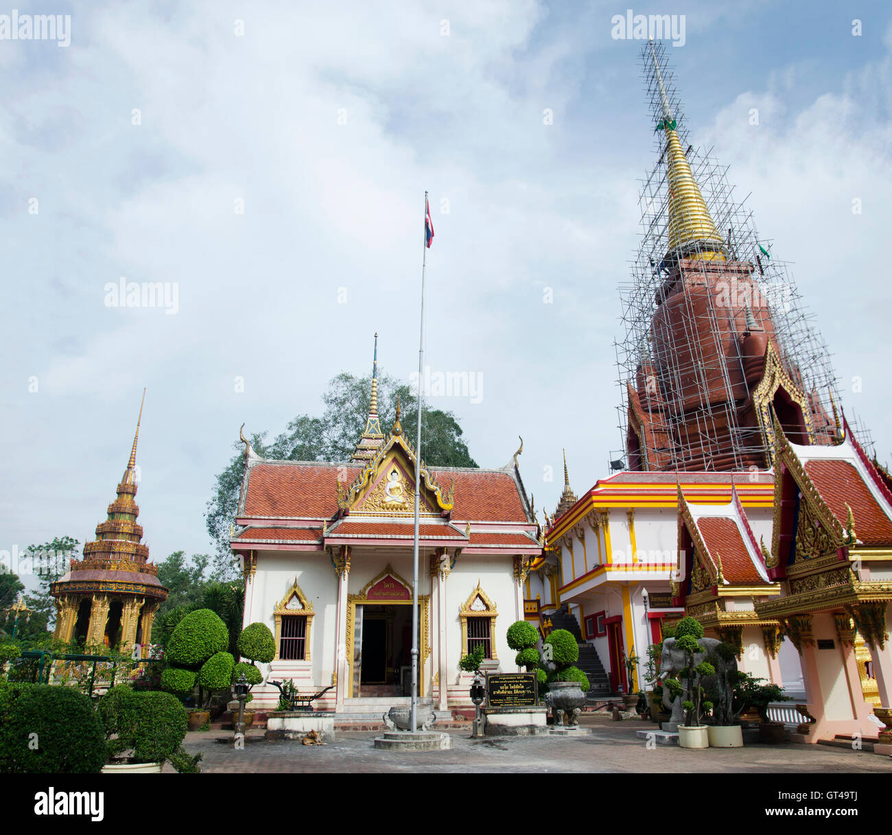 Wat Chang Hai Ratburanaram per persone visitare e pregare Luang Pu Thuat sulla luglio 13, 2016 in Pattani province del sud della Thailandia Foto Stock