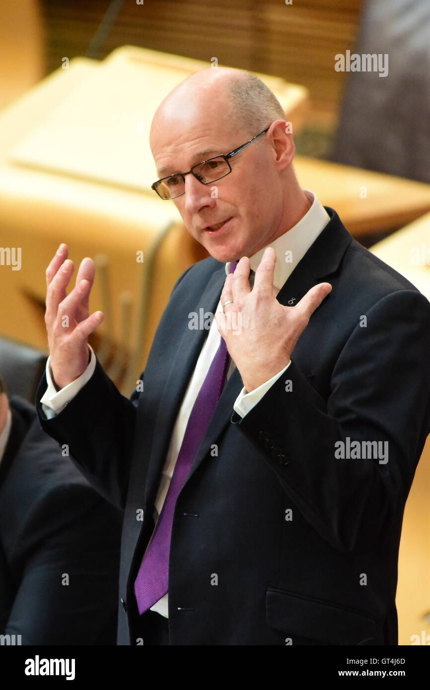 Edimburgo, Scozia, Regno Unito, 08, settembre 2016. Istruzione il segretario e il Vice Primo Ministro John Swinney fare una dichiarazione al Parlamento Scozzese il Governo scozzese è controverso 'named persona " politica, a seguito di un recente parzialmente il giudizio critico da parte del Regno Unito Corte suprema, Credito: Ken Jack / Alamy Live News Foto Stock