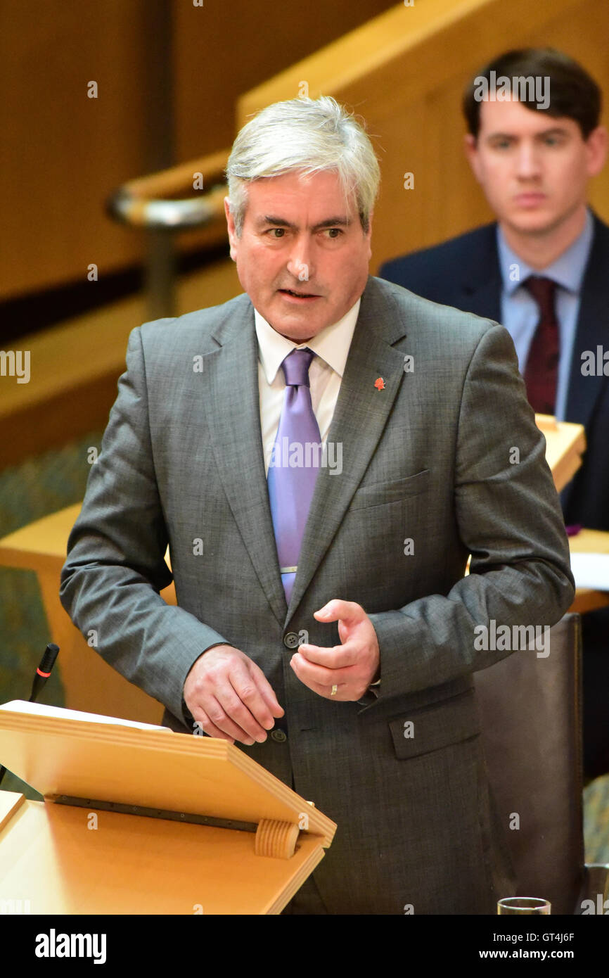 Edimburgo, Scozia, Regno Unito, 08, settembre 2016. Scottish manodopera portavoce istruzione Iain grigio risponde a una dichiarazione al Parlamento Scozzese il Governo scozzese è controverso 'named persona " politica, a seguito di un recente parzialmente il giudizio critico da parte del Regno Unito Corte suprema, Credito: Ken Jack / Alamy Live News Foto Stock