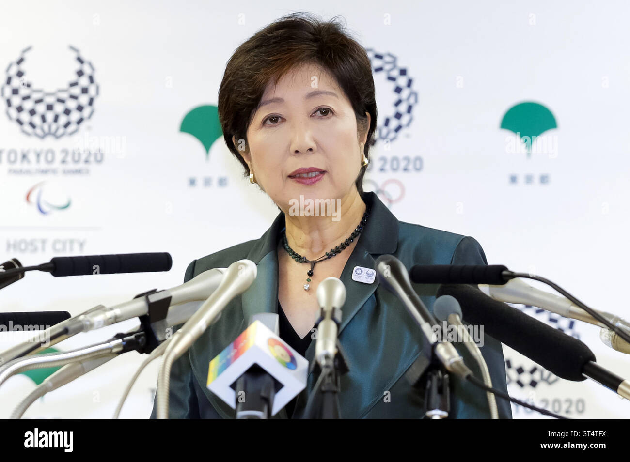 Il governatore di Tokyo Yuriko Koike parla durante una normale conferenza stampa presso il Governo Metropolitano di Tokyo edificio il 9 settembre 2016, Tokyo, Giappone. Koike ha parlato circa i suoi piani per ridurre il numero di bambini sulle liste di attesa per l'ammissione alle scuole materne a zero. Ha anche annunciato che lei parteciperà al Rio 2016 Paralimpico cerimonia di consegna il 18 settembre. © Rodrigo Reyes Marin/AFLO/Alamy Live News Foto Stock