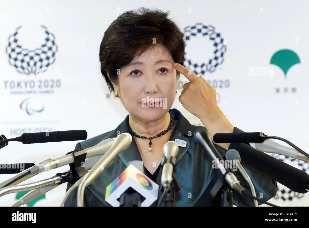 Il governatore di Tokyo Yuriko Koike parla durante una normale conferenza stampa presso il Governo Metropolitano di Tokyo edificio il 9 settembre 2016, Tokyo, Giappone. Koike ha parlato circa i suoi piani per ridurre il numero di bambini sulle liste di attesa per l'ammissione alle scuole materne a zero. Ha anche annunciato che lei parteciperà al Rio 2016 Paralimpico cerimonia di consegna il 18 settembre. © Rodrigo Reyes Marin/AFLO/Alamy Live News Foto Stock